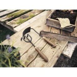 Barebones | Walnut Square Hoe - Curved Blade & Comfortable Grip -Barebones Barebones20Systems20LLC GDNxx054xx23xxLSxxe7f5eb