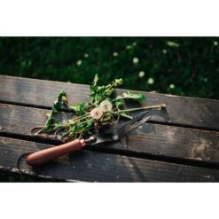 Barebones Dandelion Weeding Fork - Walnut Handle, Heat-treated 410 Stainless Steel -Barebones Barebones20Systems20LLC GDNxx093xx22xxLSxxf480fa