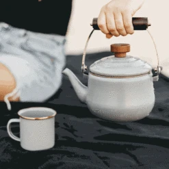 Barebones Enamel Teapot -Barebones EnamelTeapot Animation