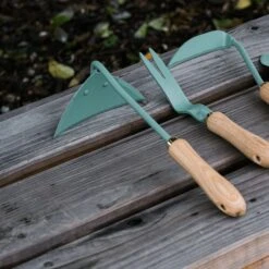 Barebones Triangle Hoe -Barebones GDN 677 TriangleHoe AshMint PDP 05