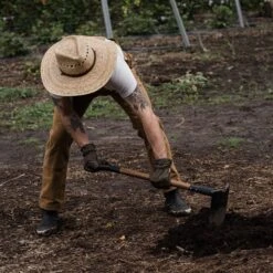 Barebones Spading Fork & Folding Shovel Set -Barebones HMS 2100 FoldingShovel PDP 01 03b0c1ee 1184 4436 9bdd d297696e2682